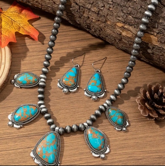 boutiquee Jewelry - Southwestern Bohemian-style turquoise and silver  necklace & earring Set